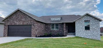 1205 N  10th Ave, Ozark, MO 65721