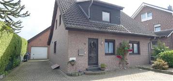 Freistehendes Einfamilienhaus mit sehr großer Garage in Bocholt-Biemenhorst!
