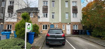 Town house for sale in Sycamore Drive, Northwood L33