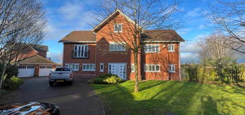 6 bedroom detached house