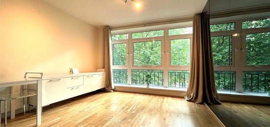 Flat to rent in Nottingham Terrace, London NW1