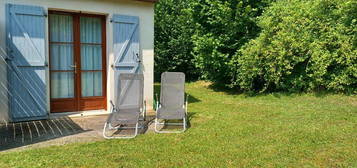 Studio meublé peu énergivore avec terrasse et grands espaces verts