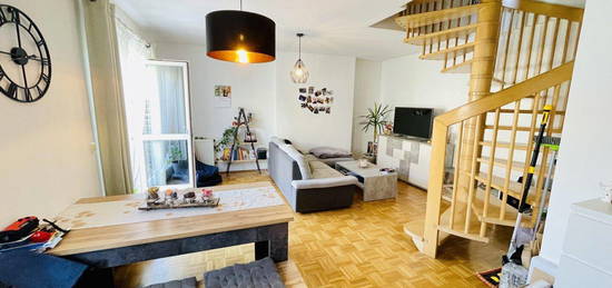 Helle und gepflegte Maisonette-Wohnung mit Terrasse, mitten im Zentrum!