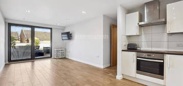 Flat to rent in Mintern Street, London N1