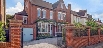 6 bedroom detached house for sale