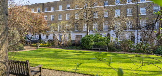 Flat to rent in Brompton Square, London SW3