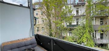 ZWISCHENMIETE: renovierte Altbauwohnung mit Balkon in top Lage