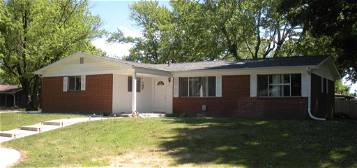 421 E  2nd St, Mulberry, IN 46058