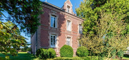 Maison de maître de 1870 avec jardin arboré et garage