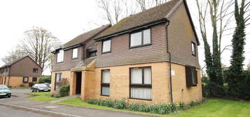 Flat to rent in Flemish Fields, Chertsey, Surrey KT16