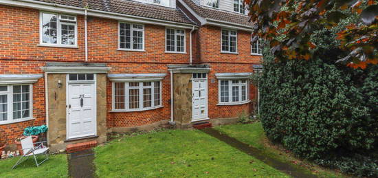 Maisonette to rent in Fairlawns, Langley Road, Watford, Hertfordshire WD17