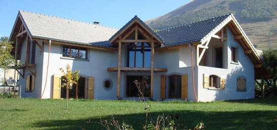 Maison  à louer, 6 pièces, 5 chambres, 250 m²