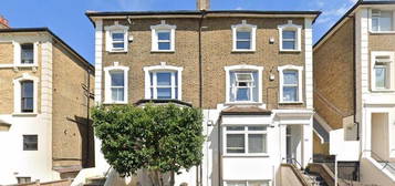 Flat to rent in Lordship Lane, East Dulwich SE22