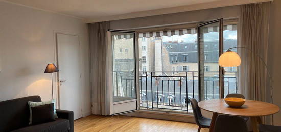 Studio 48 M2 etage elevé , vue degagée