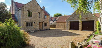 4 bed detached house for sale