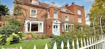 6 bedroom detached house for sale