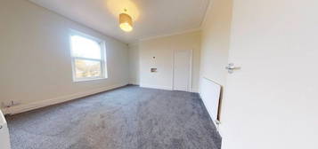 2 bed flat to rent