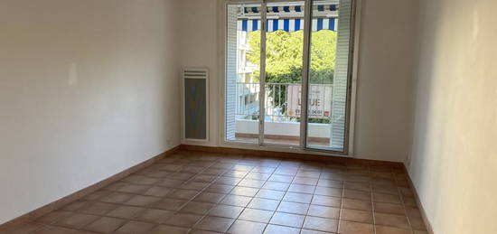 Appartement  à louer, 3 pièces, 2 chambres, 57 m²