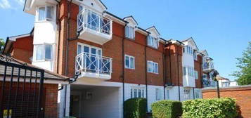 Terraced house to rent in Langham Court, Hendon, London NW4