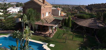 Chalet en calle La Alondra en Huércal de Almería