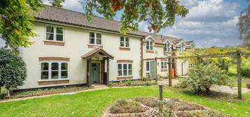 6 bed detached house for sale