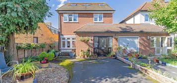 4 bedroom link detached house for sale