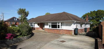 5 bedroom detached bungalow to rent