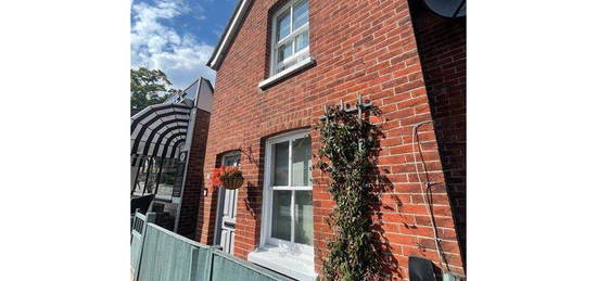 End terrace house to rent in Wey Hill, Haslemere GU27