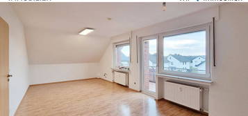 Komfortable und helle 3-Zimmer-Dachgeschoss- wohnung mit schönem Balkon!