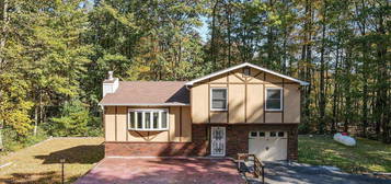 63 Holly Forest Rd, Mount Pocono, PA 18344