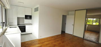 Studio meublé  à louer, 1 pièce, 32 m², Étage 3/3