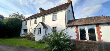 5 bedroom detached house