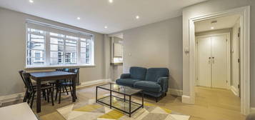 Flat to rent in Vicarage Court, Kensington, London W8