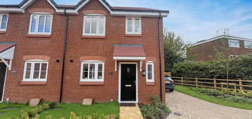 3 bedroom semi-detached house to rent