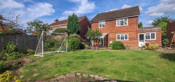 4 bed detached house to rent