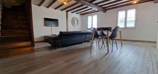 Dpt Loire (42), à vendre 5 minutes de MONTROND maison de 132 m² comprenant une partie bureau et un duplex