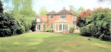 4 bed detached house to rent