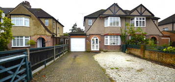 Barn conversion to rent in Kingston Road, Staines TW18