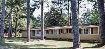 4326 Ridgewood Rd, Jackson, MS 39211