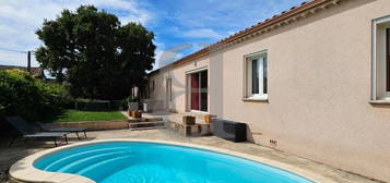 Villa de plain pied avec piscine proche des commodités dans un joli village provençal