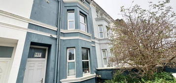 Flat to rent in Queens Park Road, Brighton BN2