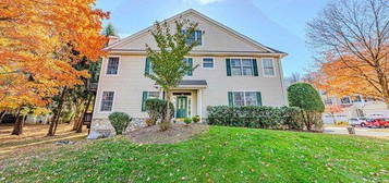 38 Woods Edge Rd, Old Tappan, NJ 07675