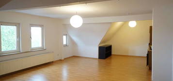 Studiowohnung (DG) in Homburg- Mitte!