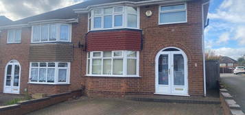 3 bedroom semi-detached house to rent