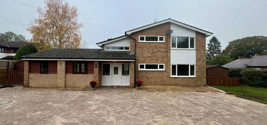 5 bedroom detached house