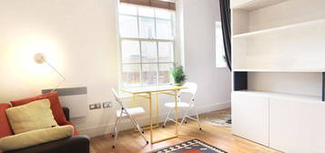 Flat to rent in Clapham High Street, London SW4