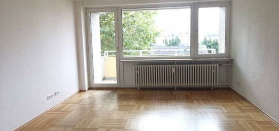 Gemütliche 3-Zimmer-Wohnung mit Einbauküche, Badewanne und Balkon in Wandsbek