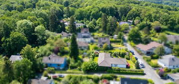 Wohnen am Fuße des Oelbergs auf einer Ebene in Thomasberg. Ideal auch als Mehrgenerationenhaus