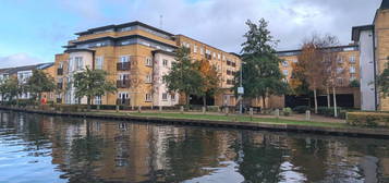 Flat for sale in Ovaltine Court, Kings Langley WD4