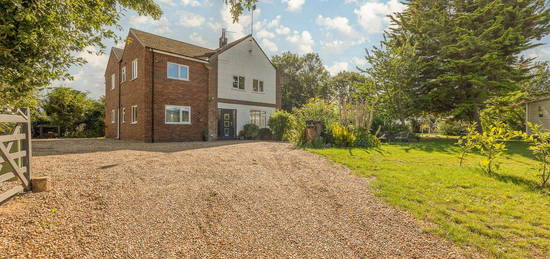 5 bed detached house for sale